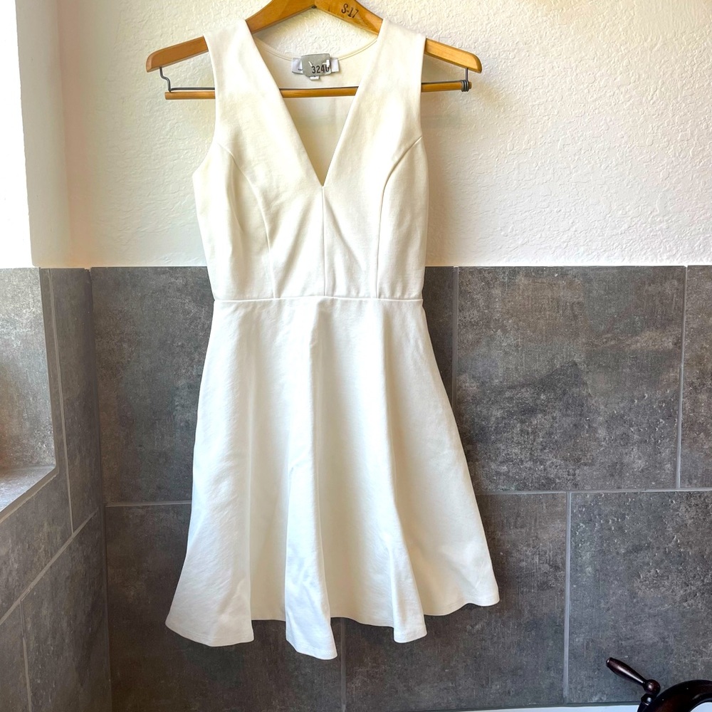 Lulu’s Queen Sweep Ivory Dress size Small